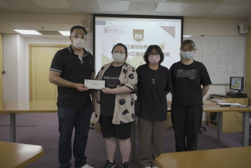 同学们发挥团队合作精神胜出比赛