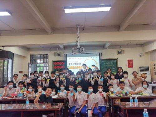 折纸课上人人都成功了