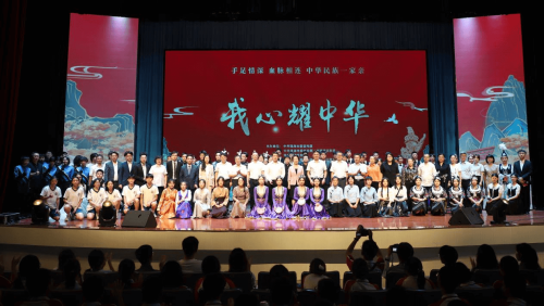 全體嘉賓與演出人員合影留念