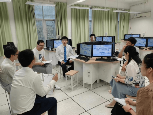 新華學校電腦科老師與內地優秀教師評課交流