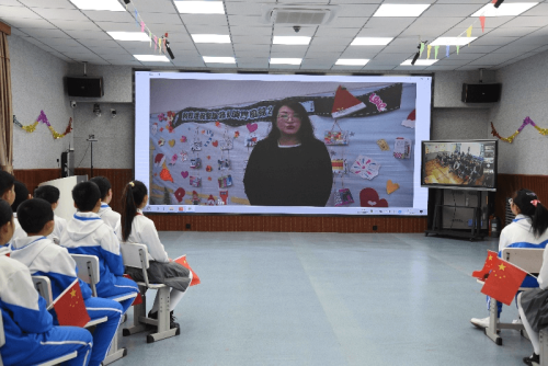 何宇校长向佳木斯市第一小学师生送上祝福语