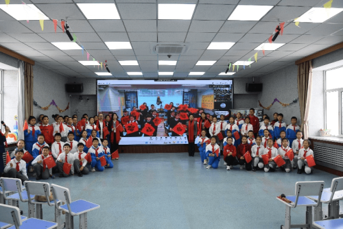 两校师生合唱《大中国》