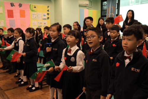 我校小学学生合唱《七子之歌》