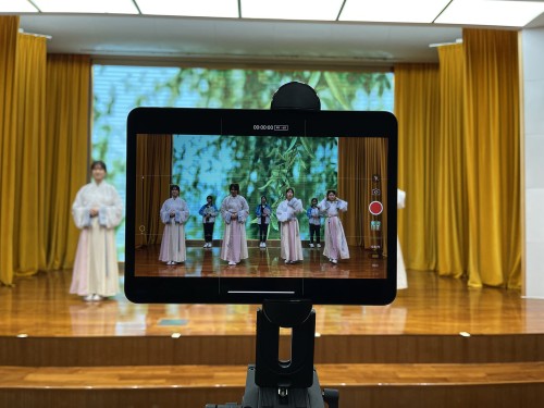 視頻下的綵排身影