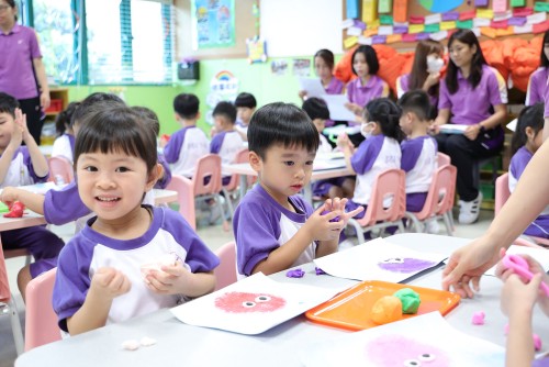 学生积极参与投入课堂