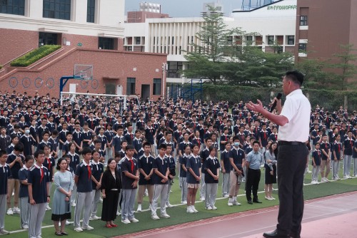 培華中學李秋林校長在鳳凰中學進行“五四精神”講話