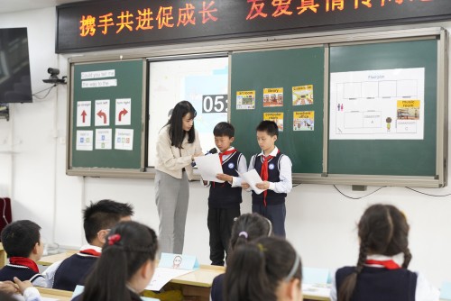 中德學校英語課《Asking the way》上課情況