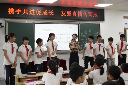 東園小學語文課《學弈》上課情況