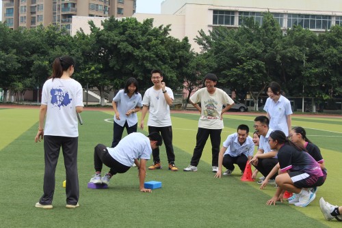 我校学生与德阳中学竞技