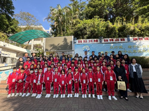 圣德兰学校师生到达拱北小学与拱北小学老师合照