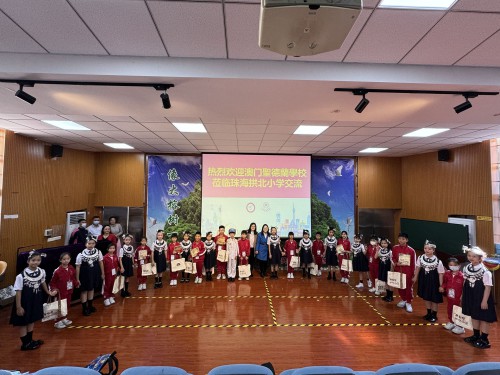 圣德兰学校领袖生与拱北小学表演学生合照