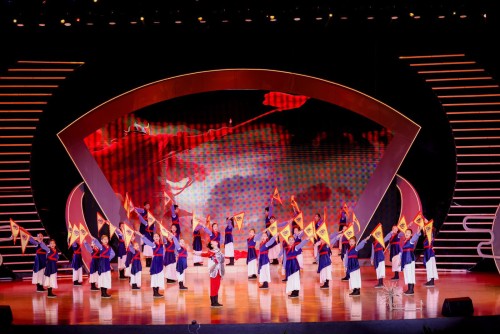 兩校學生生動演繹花木蘭的巾幗英雄形象