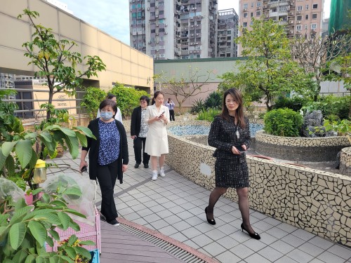 深圳姐妹學校代表參觀校園