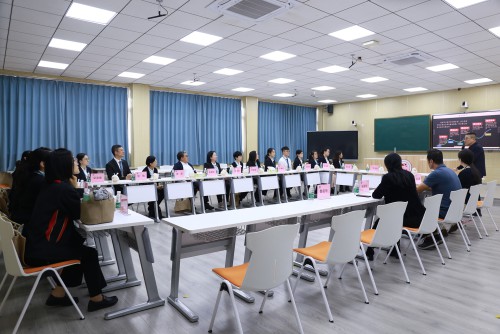 鲁保华校长介绍文园中学发展为教育集团