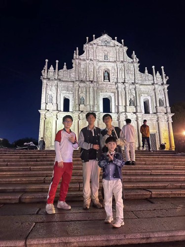 结对学生带小伙伴游大三巴