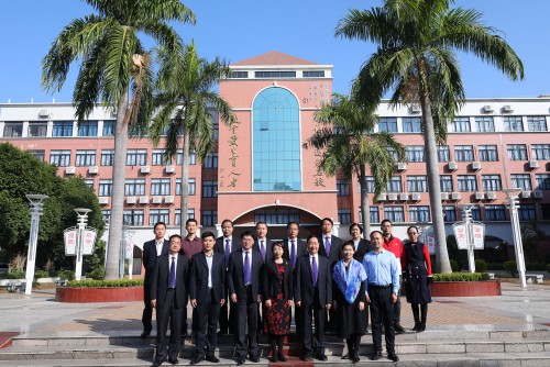 濠江中学行政及老师到九洲中学交流