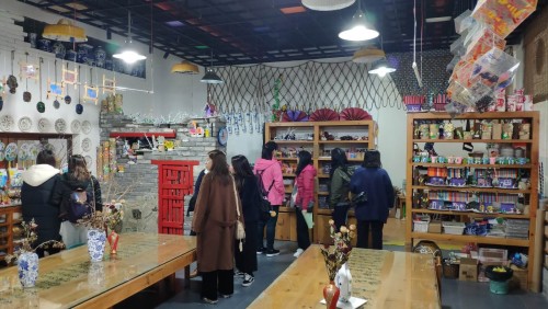 我校同工参访幼儿园的美劳教室