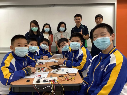 菜農小學部STEAM小組成員與行政合照