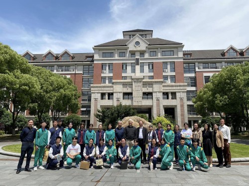 出访上海格致中学姐妹交流