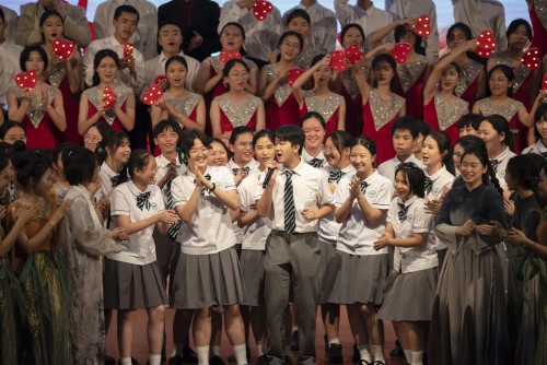 两校学生大合唱