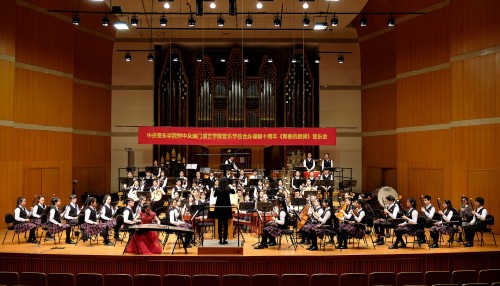 赴京作聯合表演音樂會上留影