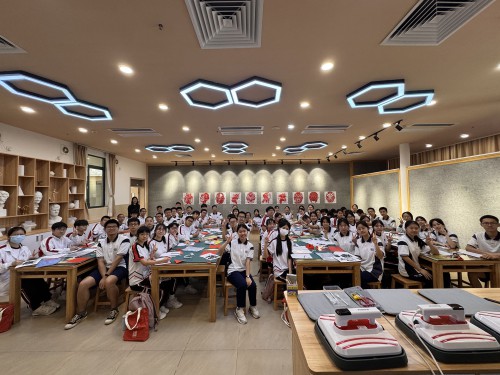 兩校師生美術課大合照