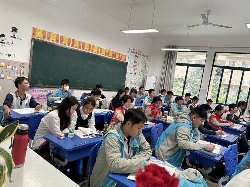圣公会中学（澳门）学生与北海外国语实验学校学生影子伙伴共同在课堂上课学习