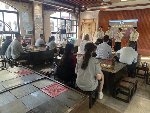 姐妹学校热情接待我校的师生