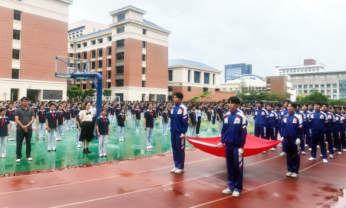 我校中學部升旗隊在珠海鳳凰中學進行“通升一面旗”活動