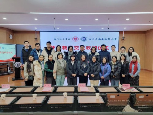 我校老師與南京市教育部門代表合照