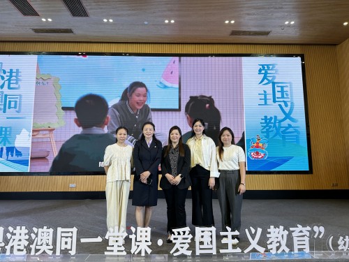 本校与姐妹学校郭丽园长合影