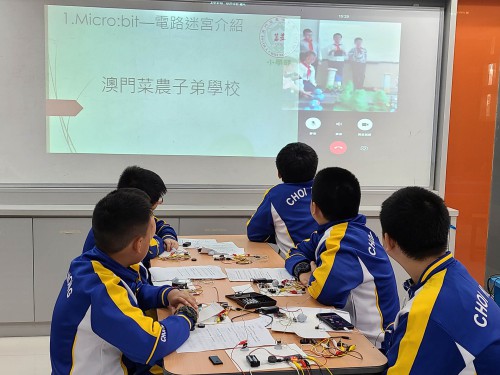 兩校學生互相介紹製作過程